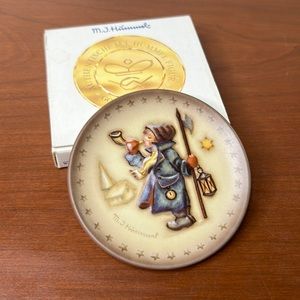 M.J. Hummel Goebel 📯 Mini 3 1/8” Plate Vintage Collectible Holiday Decor Art